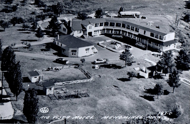 Rio Vista Motel - Vintage Postcard